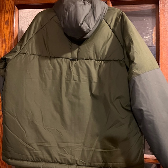 Green Nike coat - Picture 2 of 2